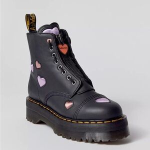 NWT DR MARTENS Sinclair Leather Heart Platform Boots!